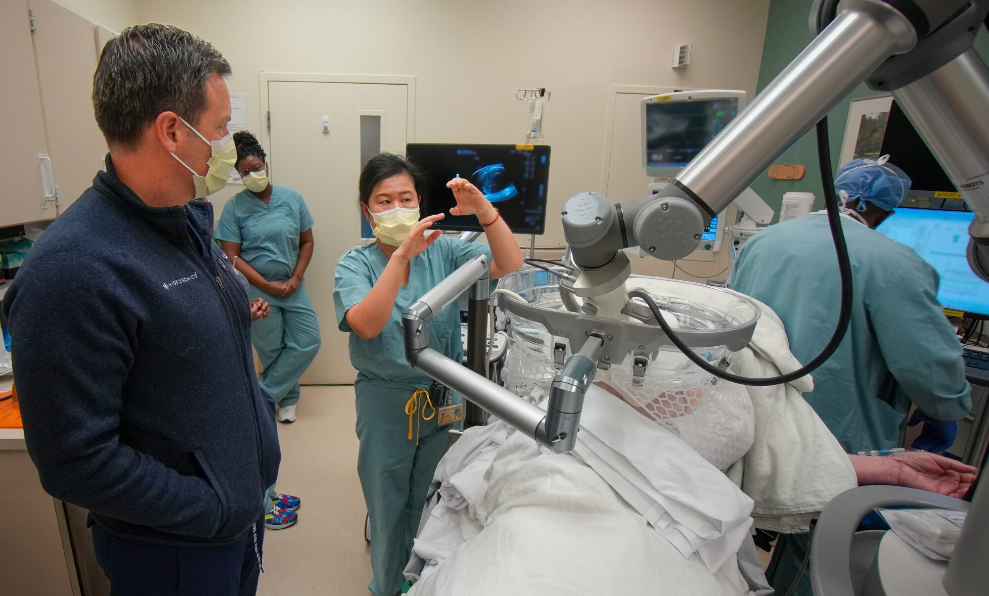 DSC00273-scaled (1)-2 image of medical staff discussing a procedure in a hospital room