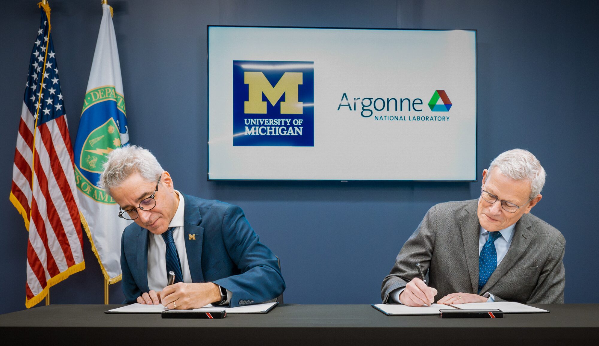 Arthur Lupia, vice president for research and innovation, and Paul Kearns, director of Argonne National Laboratory, sign a memorandum of understanding. (Photo courtesy of Argonne National Laboratory)